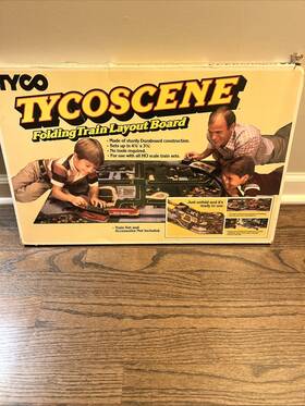 7940 Tyco Tycoscene Ho Scale Folding Train Layout Board Box Is Slightly Damaged