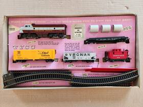 T-6203c Tyco 1962 Ho Scale Electric Train Set Canadian Pacific With Transformer