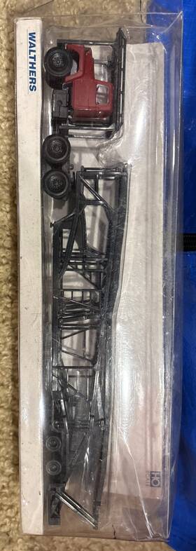 Walthers 616374009558 Auto Carrier Trailer And Ford Lnt 9000 Tractor Truck Red Ho Scale