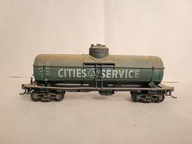 932-5018 Walthers Ho #932-5018 Green Tank Car 36 Foot Cities Service #2543