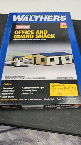 933-3517 Walthers Ho Cornerstone Office And Guard Shack Building Kit