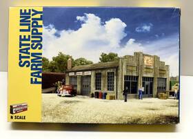 933-3808 Walthers Cornerstone N Scale State Line Farm Supply Kit #933-3808 - Complete