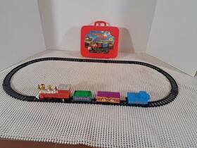 Xie Sheng Toys 085754177642 Hayes Specialties Small Battery Operated Train Set And Travel Case Tested Working