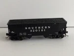 Atlas 20007430 Trainman 2-BAY Offset Hopper "southern" #320101. Fixed Price $18.87.