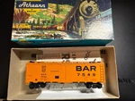 Ho Athearn 40' Reefer Car Bar 7549 Orange Refrigerator Model #1615. Fixed Price $8.00.
