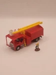 Walthers/boley Ho International 4300 2-AXLE Cherry Picker Truck Red Train Layout. Fixed Price $6.49.