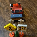 Fisher-price Thomas & Friends Wooden Railway Victor Annie Cars + Signs Lot. Fixed Price $25.00.