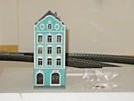 Model Power Nscale European 4-STORY Lighted Building, Hotel, Podiatrist Ofc 2578. Fixed Price $10.50.