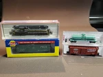 Atlas Gauge 48200 GP-7 Locomotive Train Engine & 3 Cars All New Set. Fixed Price $195.00.