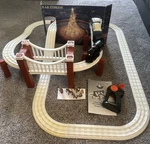 Lionel Little Lines The Polar Express Playset 7-11371 Complete Engine Runs Slow. Fixed Price $54.99.