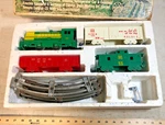Marx 7205 Western Pacific Diesel Train Set 4 Wheel Plastic Cars Runs Box (c). Fixed Price $60.00.
