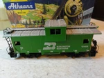 Ho Athearn Burlington Northern W/v Caboose #10469, Boxed. Fixed Price $10.39.