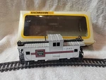 Bachmann (# 1054) Ho Scale Burlington Wide Vision Caboose, Road 13554. Fixed Price $5.59.